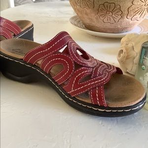 🌾 Clark’s Sandals